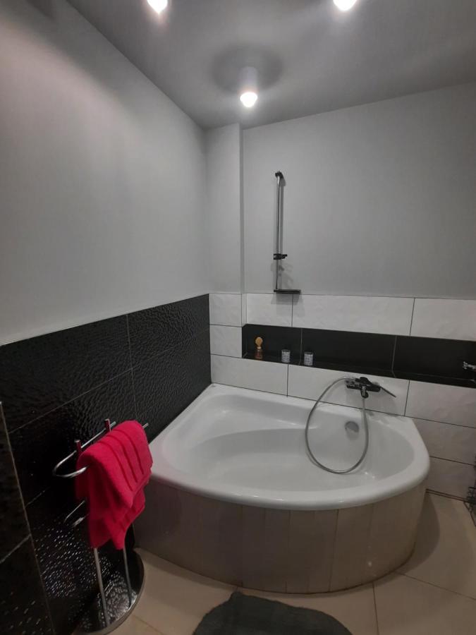 شقة Apartament Zorzy Przy Instytucie Kardiologii Anin وارسو المظهر الخارجي الصورة
