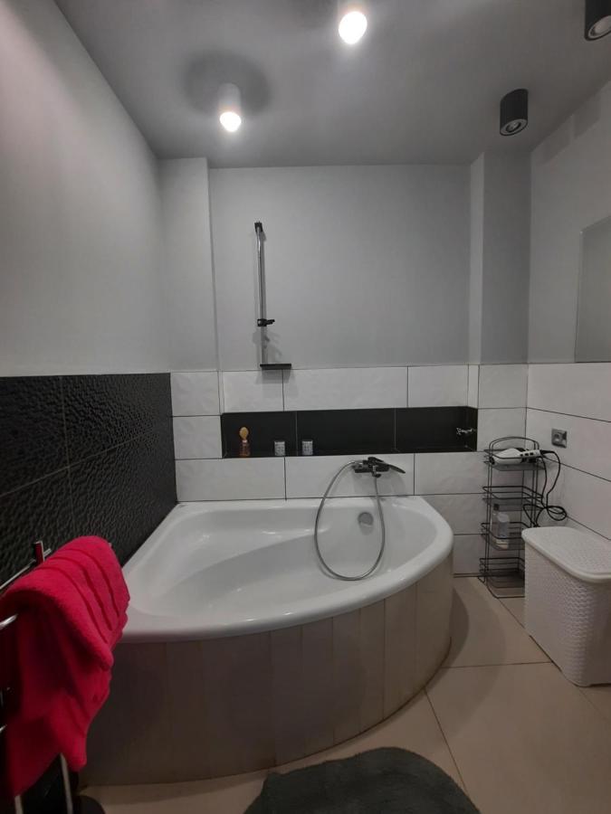 شقة Apartament Zorzy Przy Instytucie Kardiologii Anin وارسو المظهر الخارجي الصورة