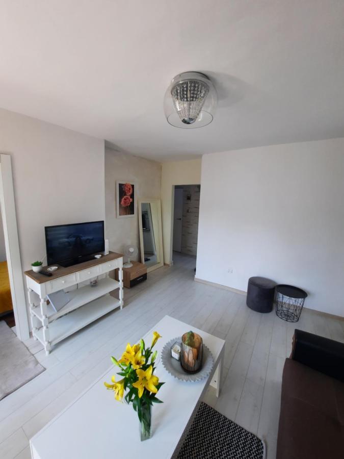 شقة Apartament Zorzy Przy Instytucie Kardiologii Anin وارسو المظهر الخارجي الصورة